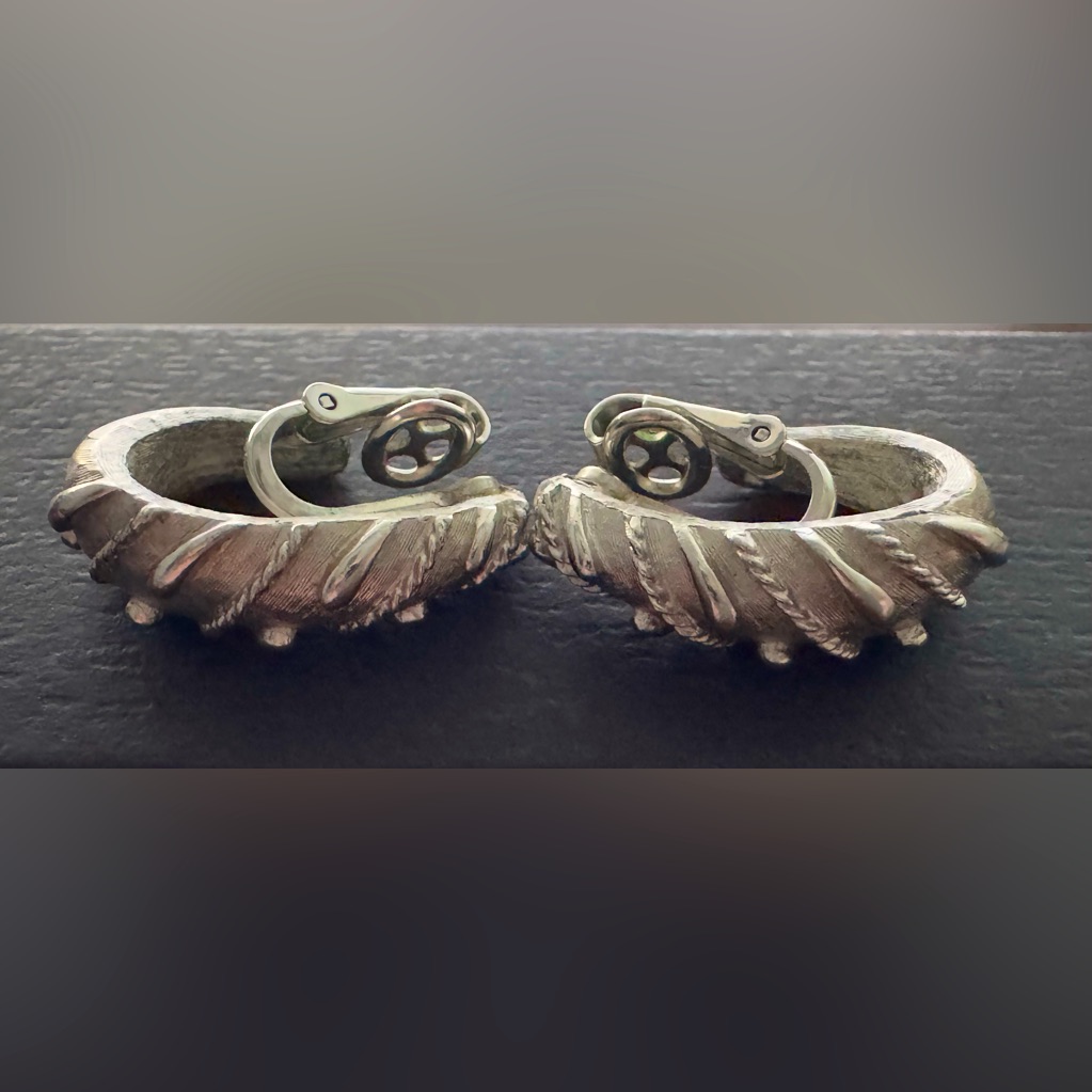 Vintage Trifari Clip Earrings 30$